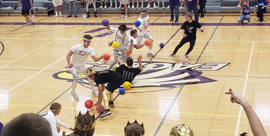 Seniors and Juniors duking it out during dodgeball!