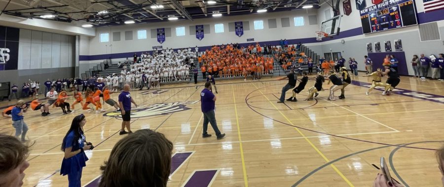 Seniors sweep the floor with freshman in tug of war.