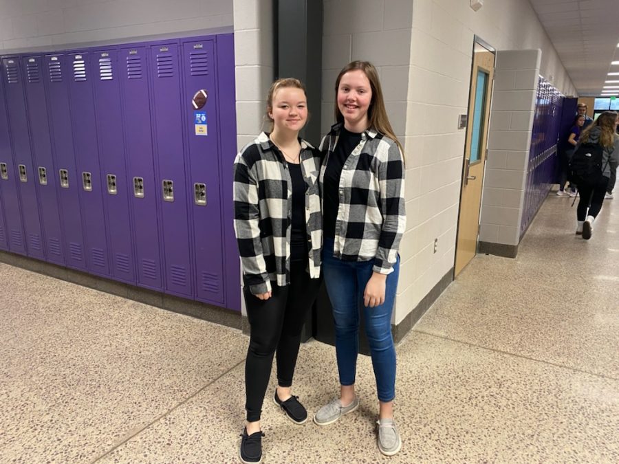 Freshmen Bryanna Geiger and Megan Beranek, take on twin day with the matching flannels!