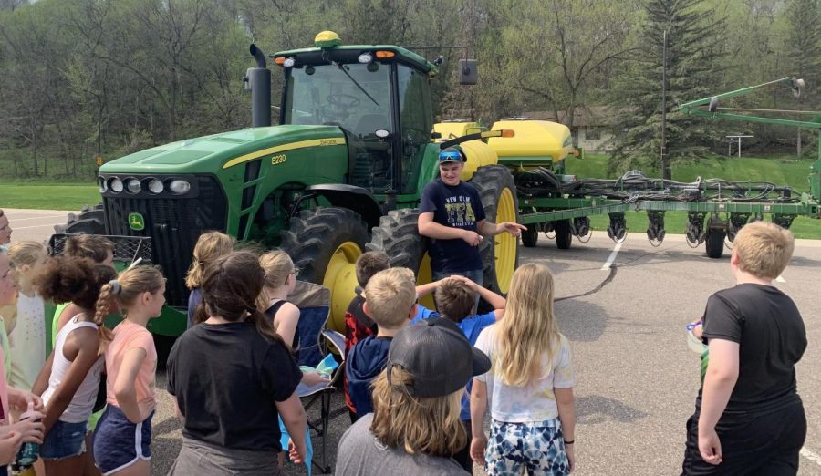 Senior Jarrett Platz shows off his John Deere tractor and 1775NT planter to New  Ulm Elementary fourth graders at the 2022 Spring AG show. 