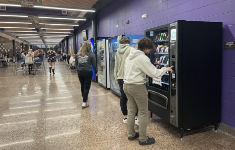 NUHS students take advantage of lower commons vending machines.