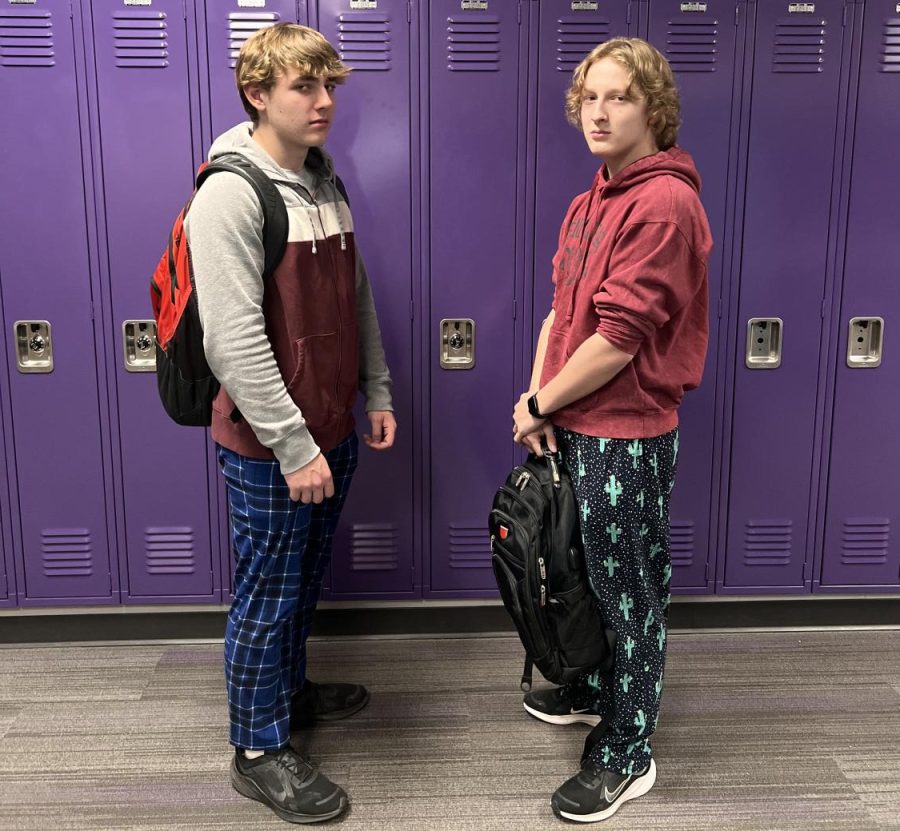 Seniors Jayden Ludewig (right) and Jayce Seifert (left) showing off their comfy clothes.