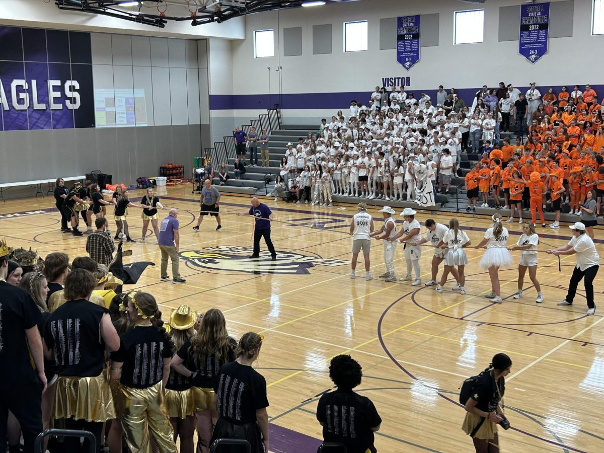Seniors and Juniors getting ready to pull each other for the win.
