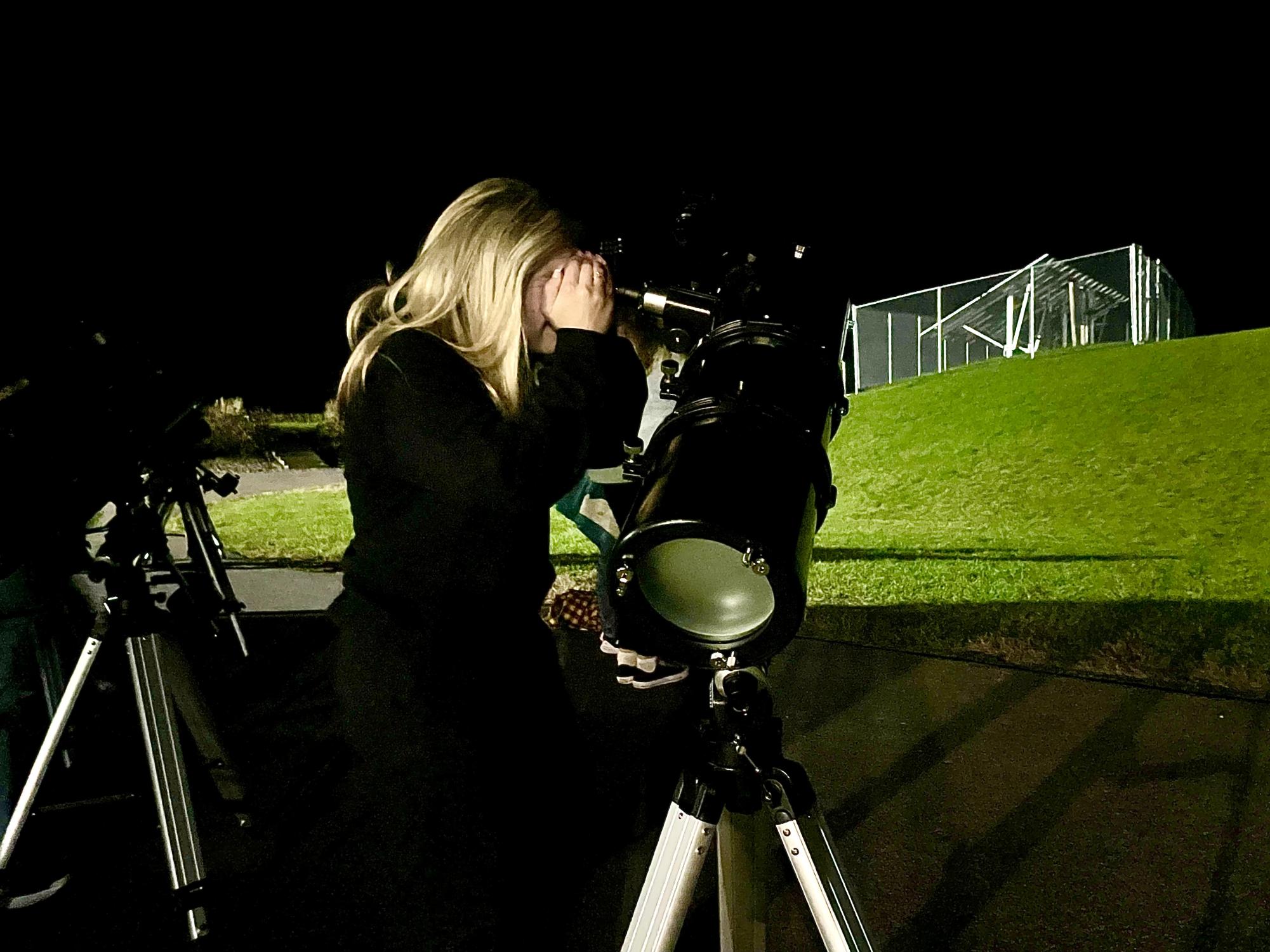 Senior, Ari Dreyer looks at stars through a telescope! 