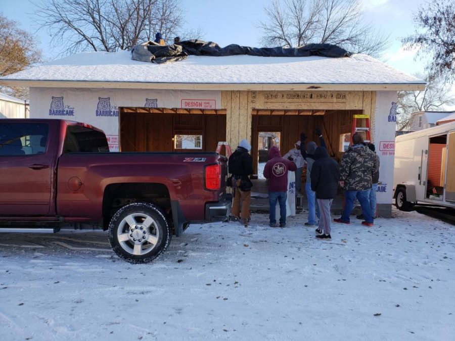 New Ulm Residential Construction class tarpin up the garage getting it ready for winter