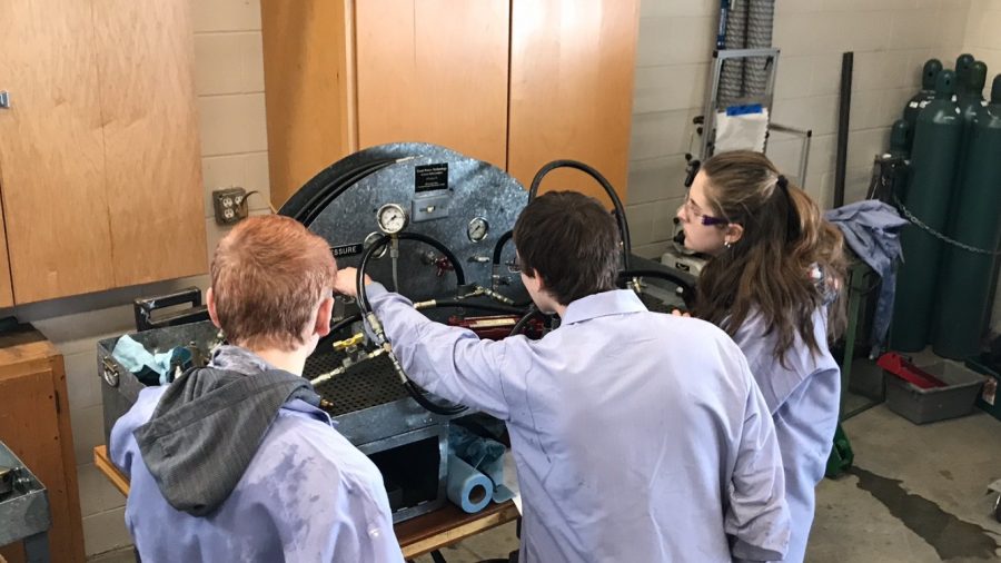 CAN'T GET A GRIP! Mechatronics students try to set up difficult hydraulic circuit, however the slippery oil is making things a bit harder. 