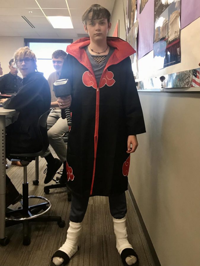 New Ulm High school student dresses up