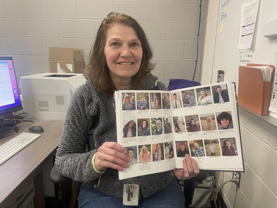 Mrs. Mosher talks about yearbook senior photos and quotes.