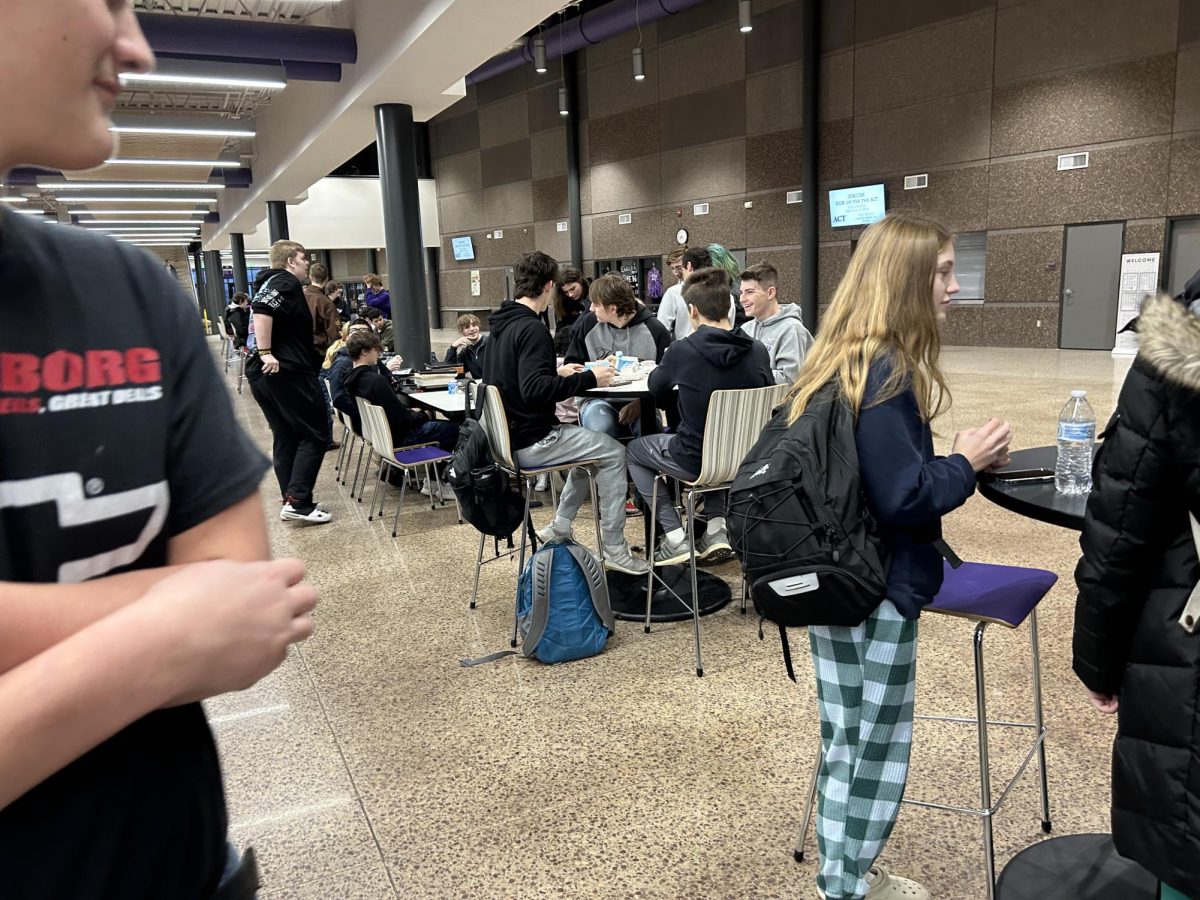 NUHS students eating brekky in the morning.