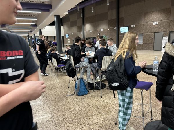 NUHS students eating brekky in the morning.