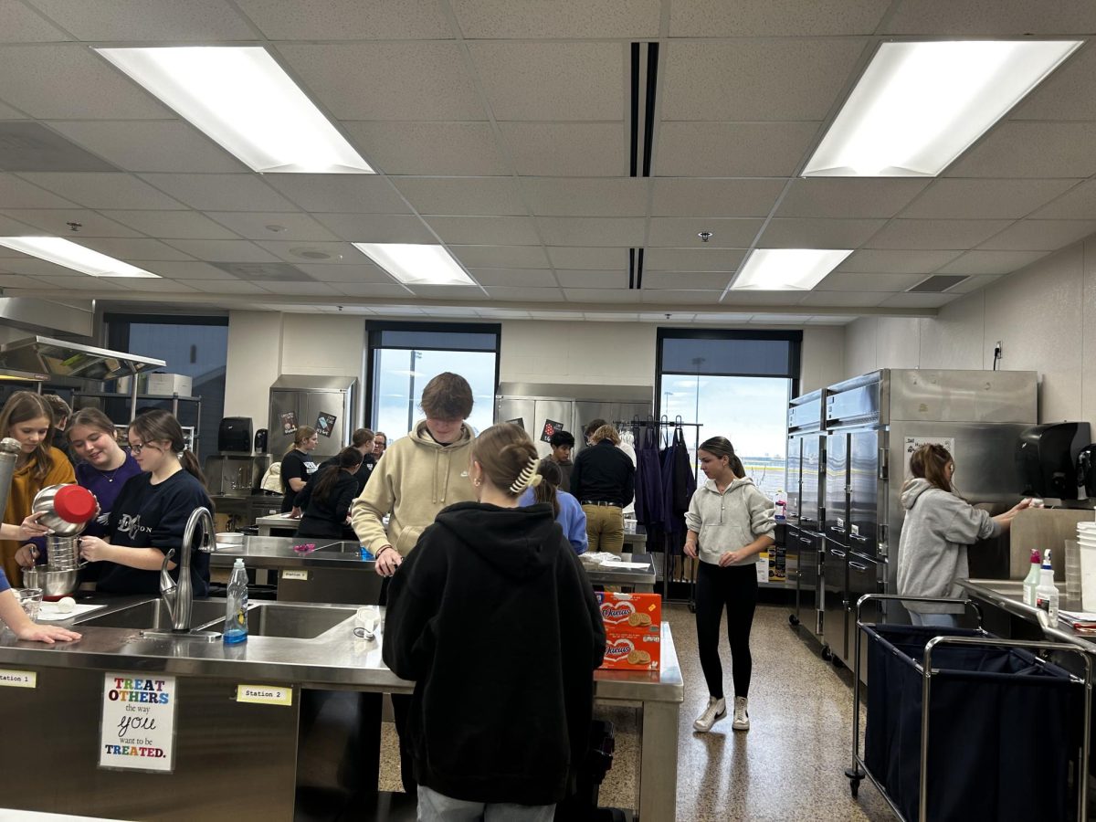 Students in Mrs. Gunderson's second hour Spanish 3 class cook in Ms. Schneider's room