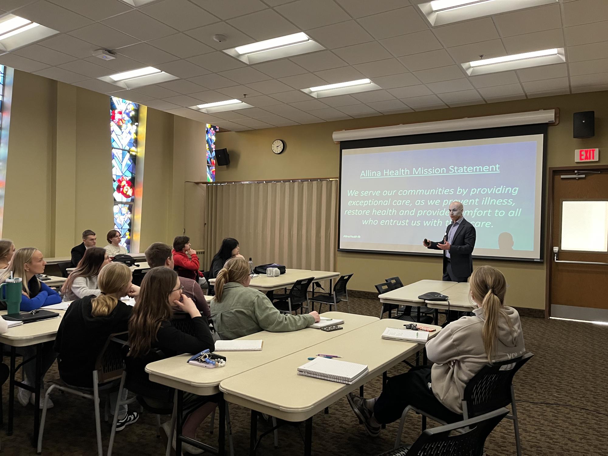 Med term students visit the NUMC for class