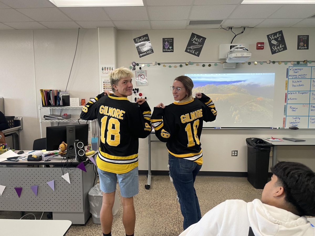 Dirk Haynes (left) and Ashley Schneider 
match for jersey jorts day 