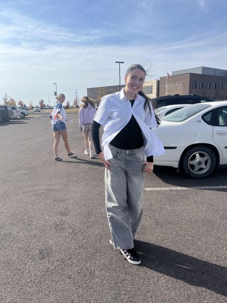 Clara walking in after open lunch with her friends.