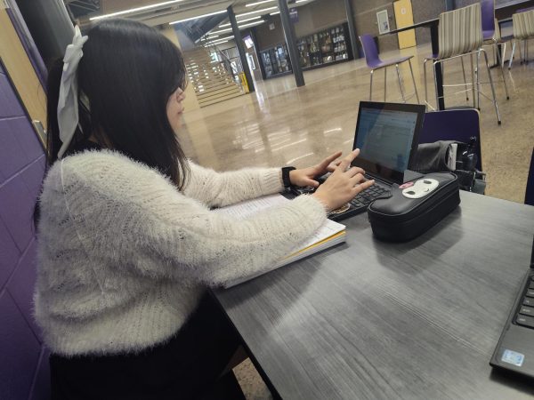 Senior Lilith Aubart studying for a college Psychology retake. 