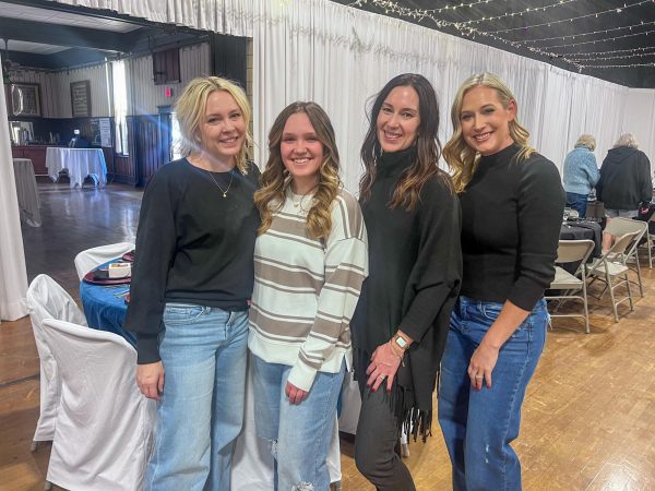 Event preparation: From left to right Jessica Hoffmann (Co-owner of Gallery 512), Noelle Hauge (Inter at Gallery 512), Danielle Marti (Co-owner of Gallery 512), Beth Braulick (Manager of Gallery 512)