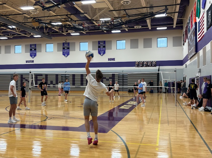 Joey Wise on the junior homecoming volleyball team serves the ball to the sophomore volleyball team.