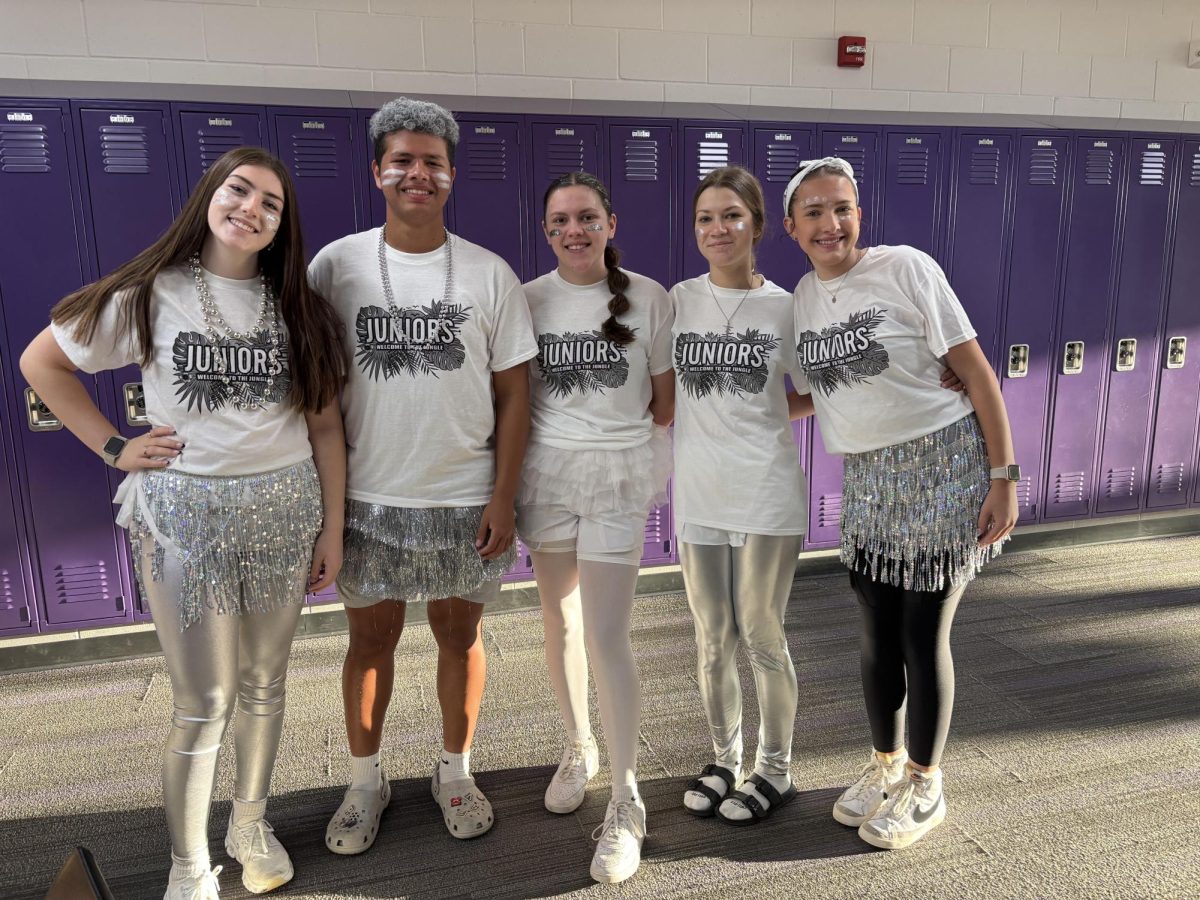 Juniors Frankee Vavra, Aaron Sanabria, Claire Beranek, Violet Beranek, and Emma Beranek get ready to battle in Battle of the Classes