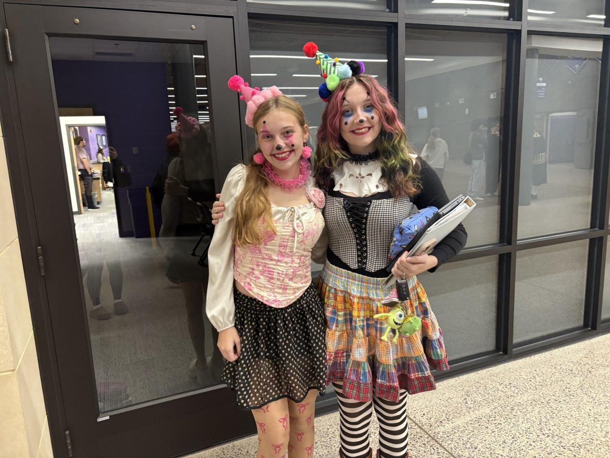 Seniors Mallory Larson and Brighton Mucklebust dressed as clowns. 
