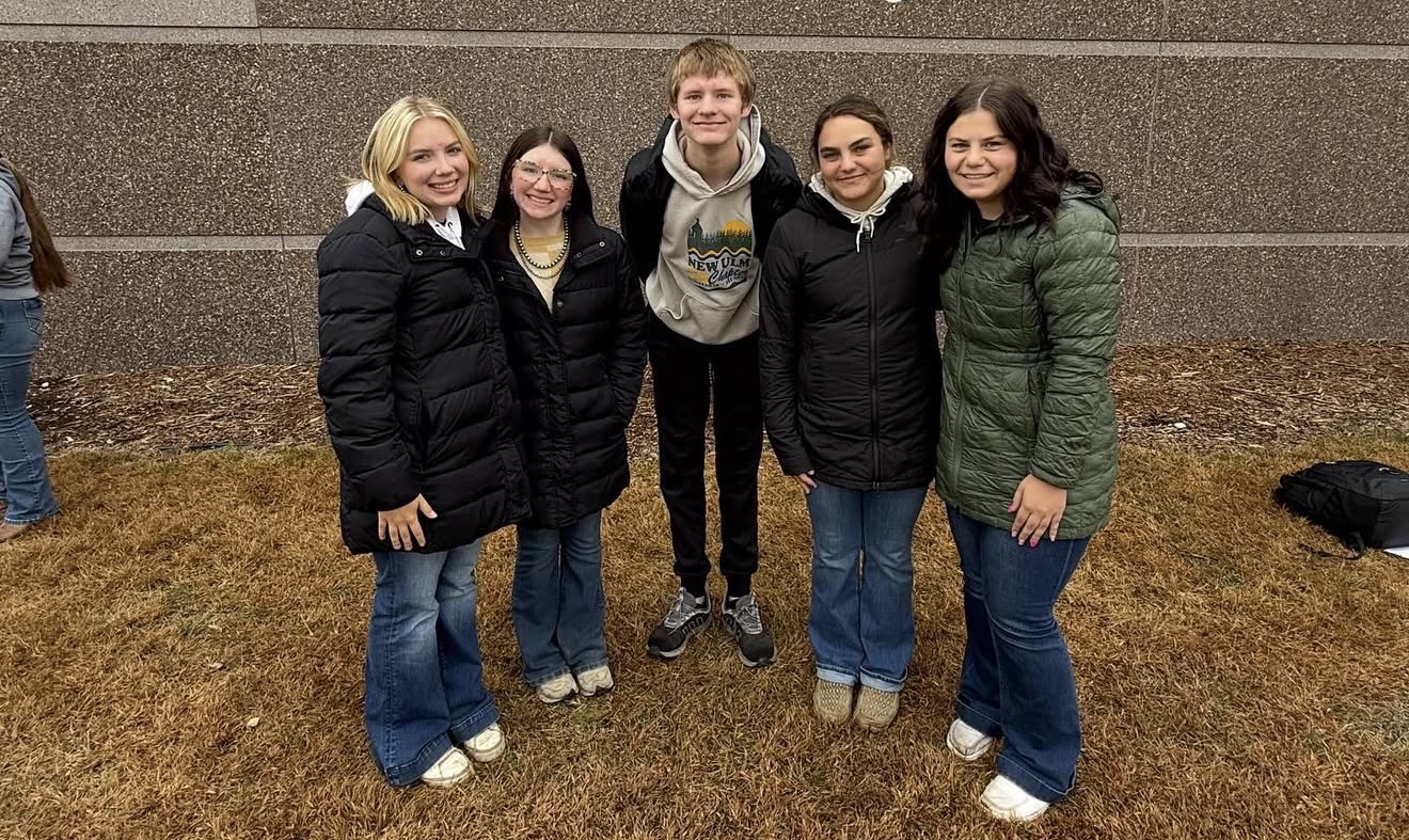 (L-R) Aubree Schmidt, Kate Schmidt, Logan Sondag-Bode, Zelli Kamm, Marah Schwab