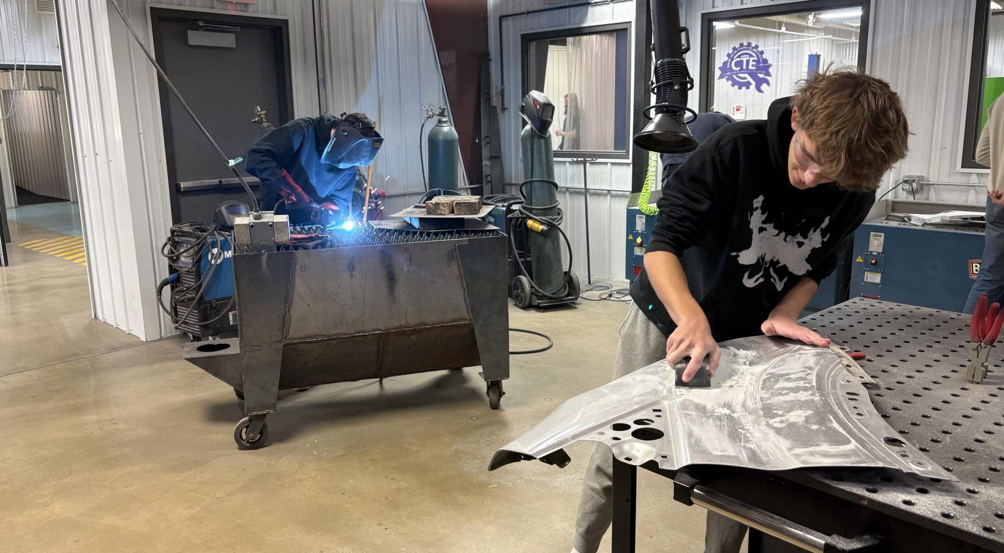 Seniors Kolt Peterson (right) and Landon Schweiss work on their fenders 