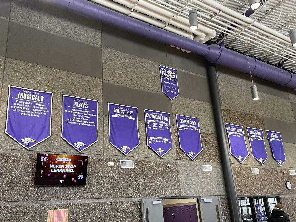 Musical, School Play, One Act, Knowledge Bowl, Concert Choir, Oak St Singers, Concert Band, and Jazz Band show accomplishments, some from 2017.