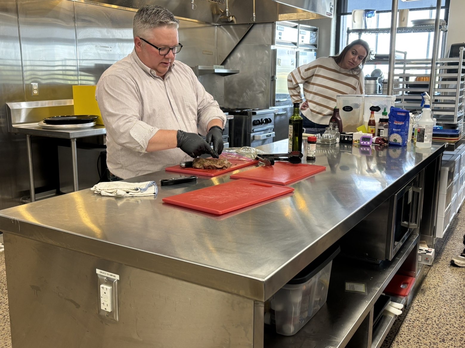 Kelly explaining how to cut a cooked steak 